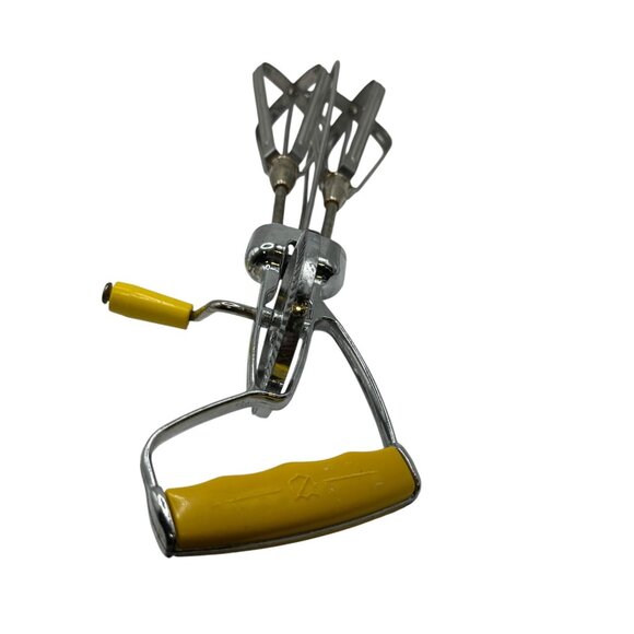 Vintage Hand Crank Egg Beater With Yellow Handle And Chrome Finish - Picture 2 of 10